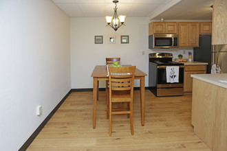 Ridgewood Apartments in Duluth, MN - Building Photo - Interior Photo