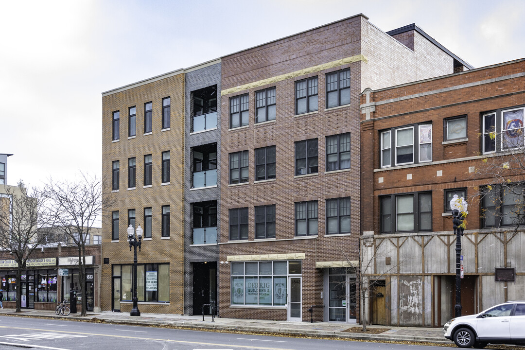 1839-1843 W Irving Park Rd in Chicago, IL - Foto de edificio