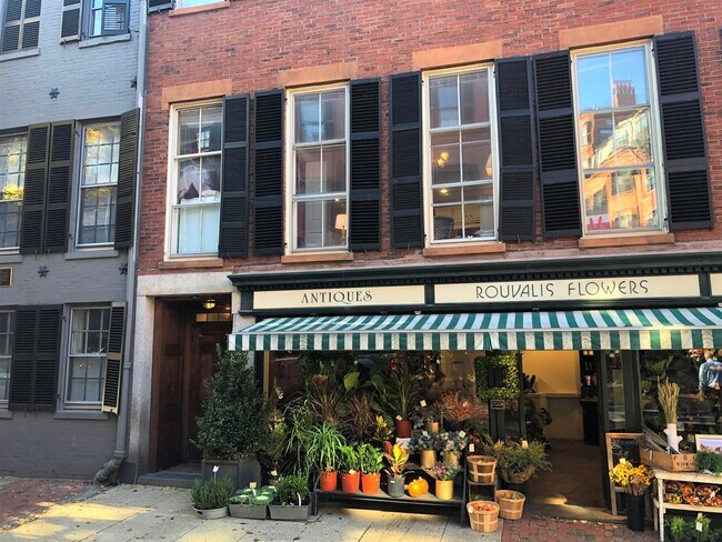 38 W Cedar St, Unit 3