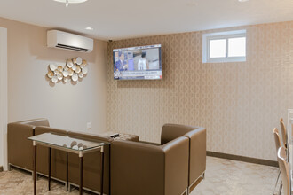 Park Ridge Manor Apartments in Highland Park, NJ - Building Photo - Interior Photo