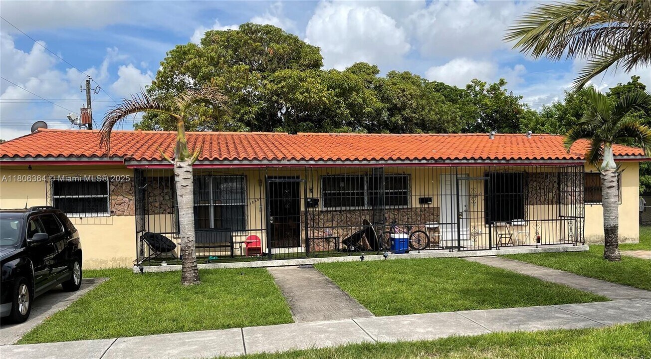 18200 NW 6th Pl in Miami, FL - Building Photo