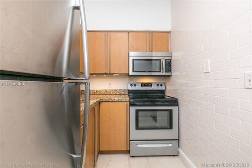 8401 Crespi Blvd in Miami, FL - Building Photo