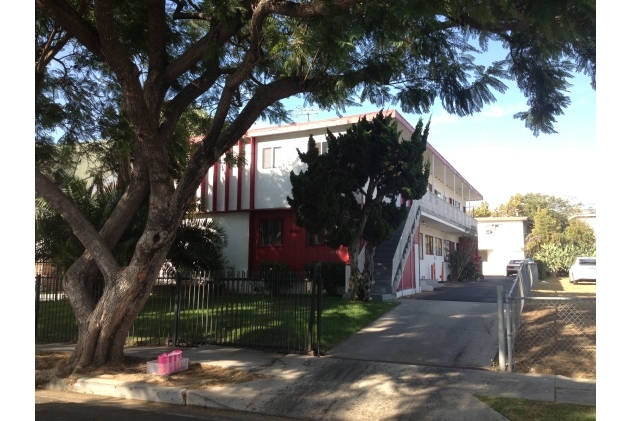 4521 W 17th St in Los Angeles, CA - Building Photo