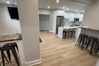 741 Broadway, Unit 1 in Somerville, MA - Foto de edificio - Building Photo