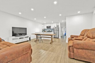 729 Chauncey St in Brooklyn, NY - Building Photo - Building Photo