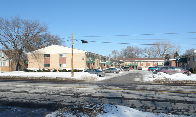 11010 W Grand Ave in Melrose Park, IL - Building Photo - Building Photo