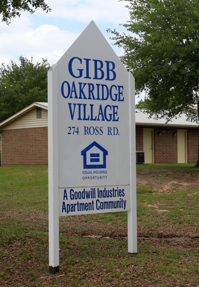 Gibb Oak Ridge Village in Tallahassee, FL - Foto de edificio - Building Photo