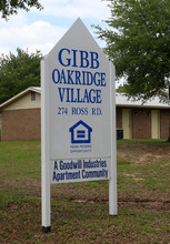 Gibb Oak Ridge Village in Tallahassee, FL - Building Photo - Building Photo