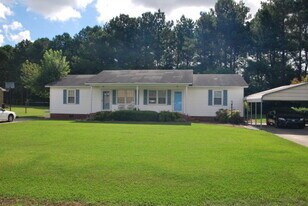 3155 Lakewood Dr in Kinston, NC - Building Photo