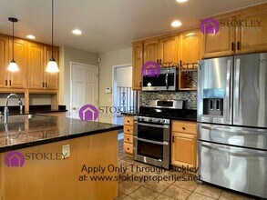 17650 Mayflower Dr in Castro Valley, CA - Building Photo - Building Photo