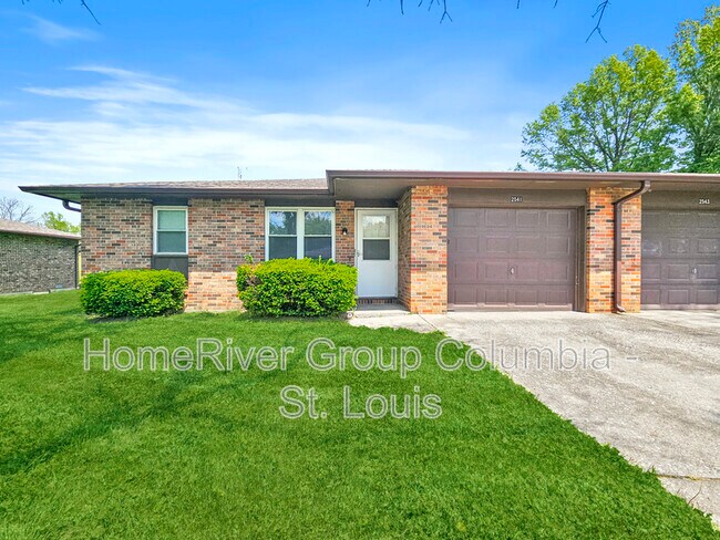 2541 E Morris Dr in Columbia, MO - Foto de edificio - Building Photo