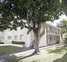 218 Phoenetia Ave in Coral Gables, FL - Building Photo - Building Photo