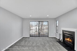 16 Ayres Ct in East Brunswick, NJ - Building Photo - Building Photo