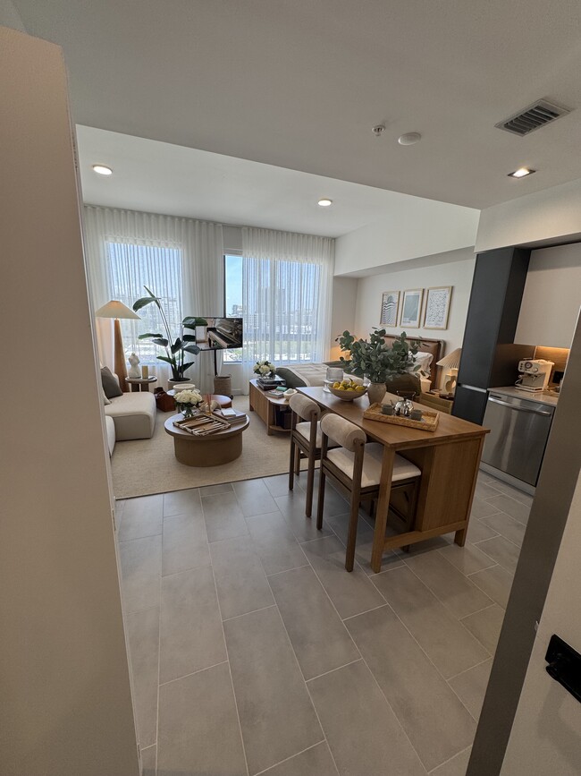 133 NE 22nd St, Unit S1 in Miami, FL - Building Photo - Building Photo