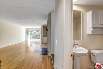 913 17th St in Santa Monica, CA - Building Photo - Building Photo