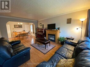 21 Fieldway Rd in Toronto, ON - Building Photo - Building Photo