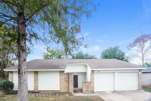 16751 Dew Drop Ln in Houston, TX - Building Photo
