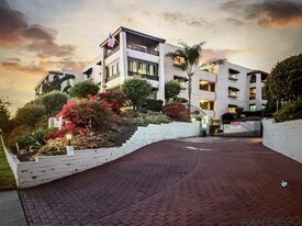 2520 Clairemont Dr, Unit 309 in San Diego, CA - Building Photo