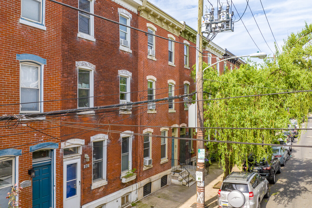 2328 Catharine St in Philadelphia, PA - Building Photo