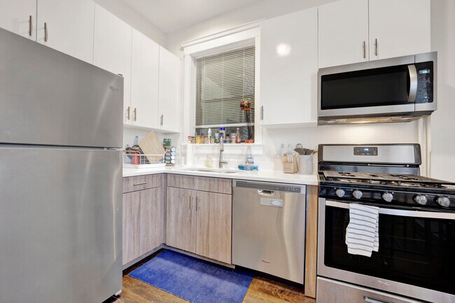 1016 W Dakin St, Unit 3 in Chicago, IL - Building Photo - Building Photo