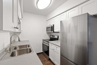 Hillcrest Apartments in Watertown, WI - Building Photo - Building Photo