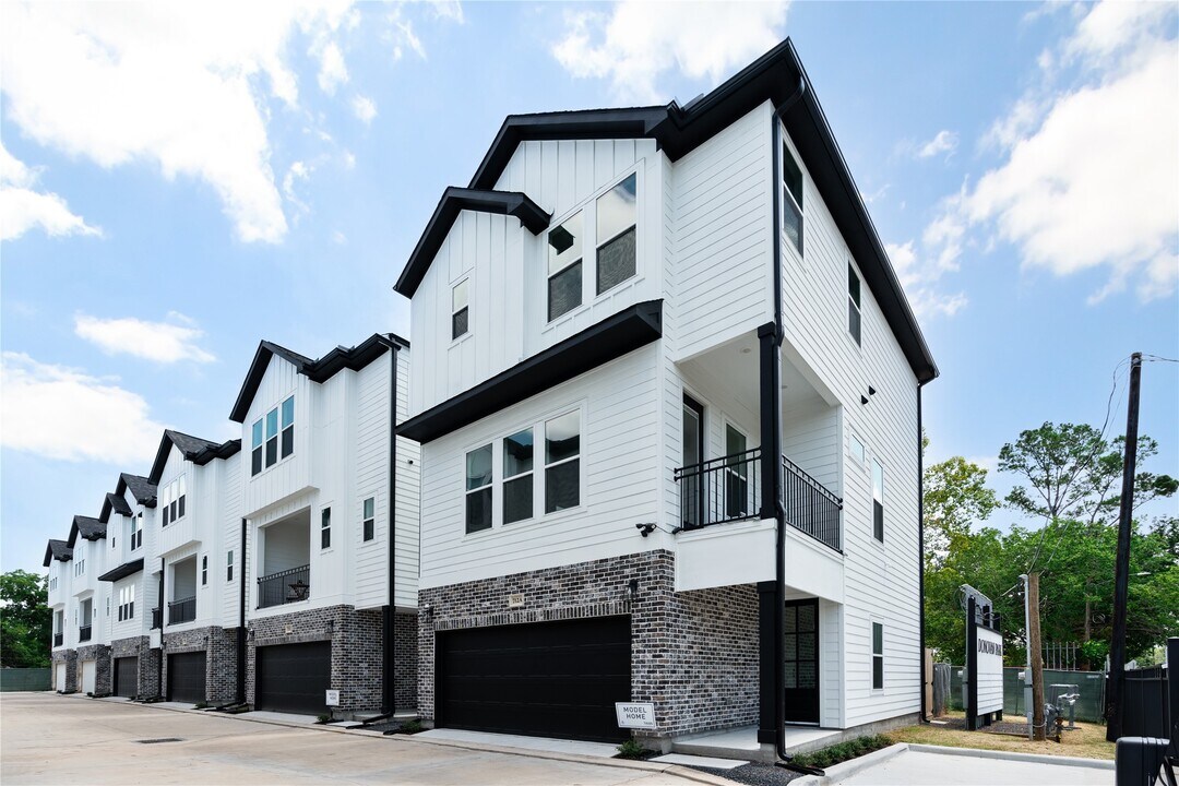 712 W Donovan St in Houston, TX - Building Photo