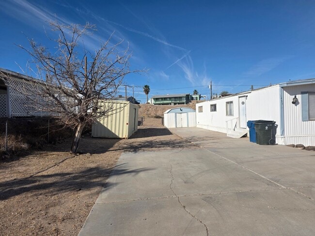 1457 Luna Ln in Bullhead City, AZ - Building Photo - Building Photo