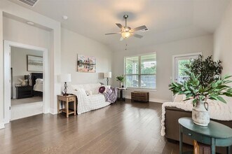 8615 McKamy Dr in Austin, TX - Building Photo - Building Photo