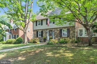 807 Hillwood Ave in Falls Church, VA - Building Photo - Building Photo