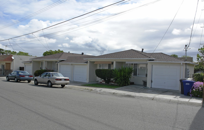 123-139 Ramona St in Pittsburg, CA - Building Photo - Building Photo