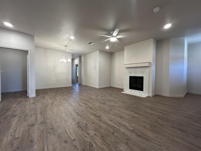 10907 Albany Ave in Lubbock, TX - Foto de edificio - Building Photo