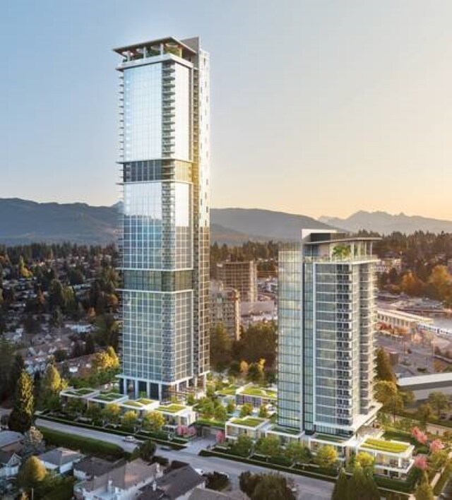 720 Farrow St in Coquitlam, BC - Building Photo