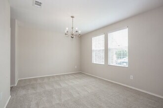 1625 Grassy View Dr in Fort Worth, TX - Foto de edificio - Building Photo