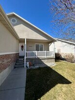 10658 S Poplar Grv Dr in South Jordan, UT - Building Photo