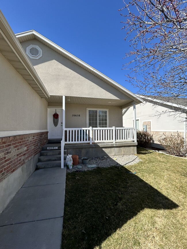 property at 10658 S Poplar Grv Dr