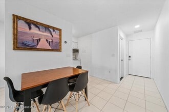 419 Ocean Ave in Melbourne Beach, FL - Foto de edificio - Building Photo