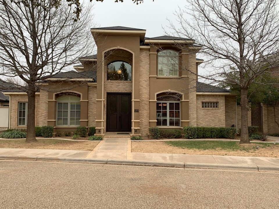 2303 York Ave in Lubbock, TX - Building Photo