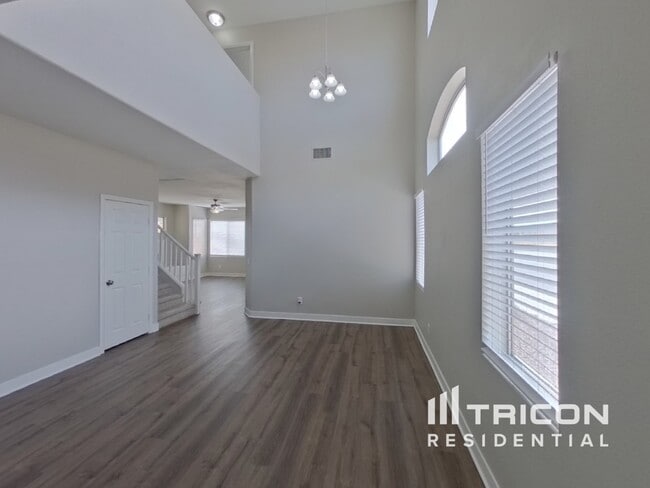 7671 Mocorito Ave in Las Vegas, NV - Foto de edificio - Building Photo