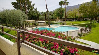 420 N Villa Ct, Unit 200 in Palm Springs, CA - Building Photo