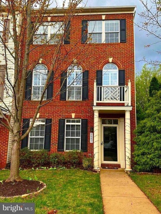 44251 Huron Terrace in Ashburn, VA - Building Photo