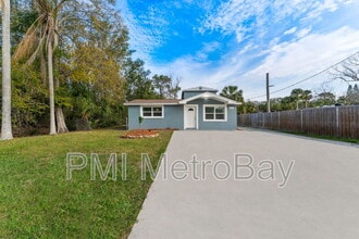 5117 Mallett Dr in Port Richey, FL - Building Photo - Building Photo