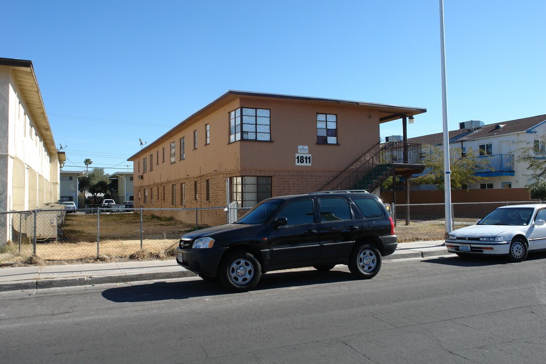1811 Santa Paula Dr in Las Vegas, NV - Building Photo