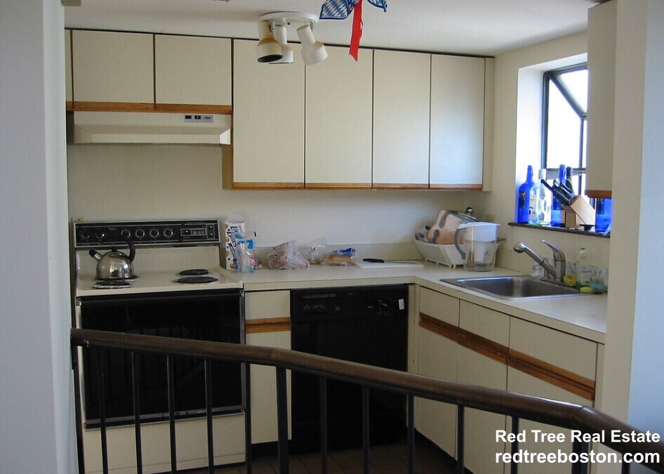 29 Brainerd Rd, Unit 305 in Boston, MA - Foto de edificio