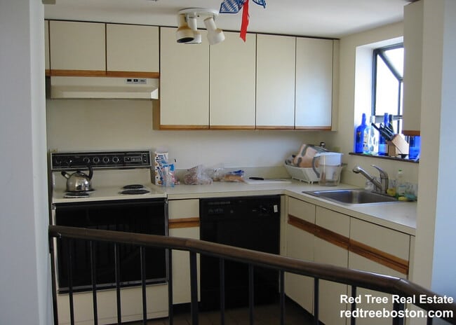 property at 29 Brainerd Rd