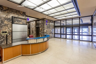 1111 W Capitol Ave in Little Rock, AR - Building Photo - Lobby