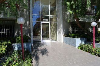 Huston Park Apartments in North Hollywood, CA - Building Photo - Building Photo