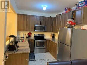 1055 Job Cres in Milton, ON - Building Photo - Building Photo