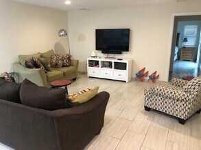 5519 Azure Way in Siesta Key, FL - Building Photo - Building Photo