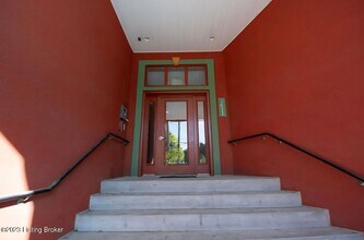 2411 Brownsboro Rd in Louisville, KY - Building Photo - Building Photo