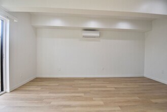 13846 Sherman Way, Unit 106 in Los Angeles, CA - Building Photo - Building Photo